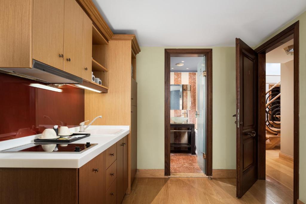 Civitas Suites Hotel - 18