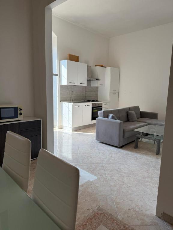 Η κουζίνα ή μικρή κουζίνα στο Modern 1st floor apartment with balcony - Casa Berto