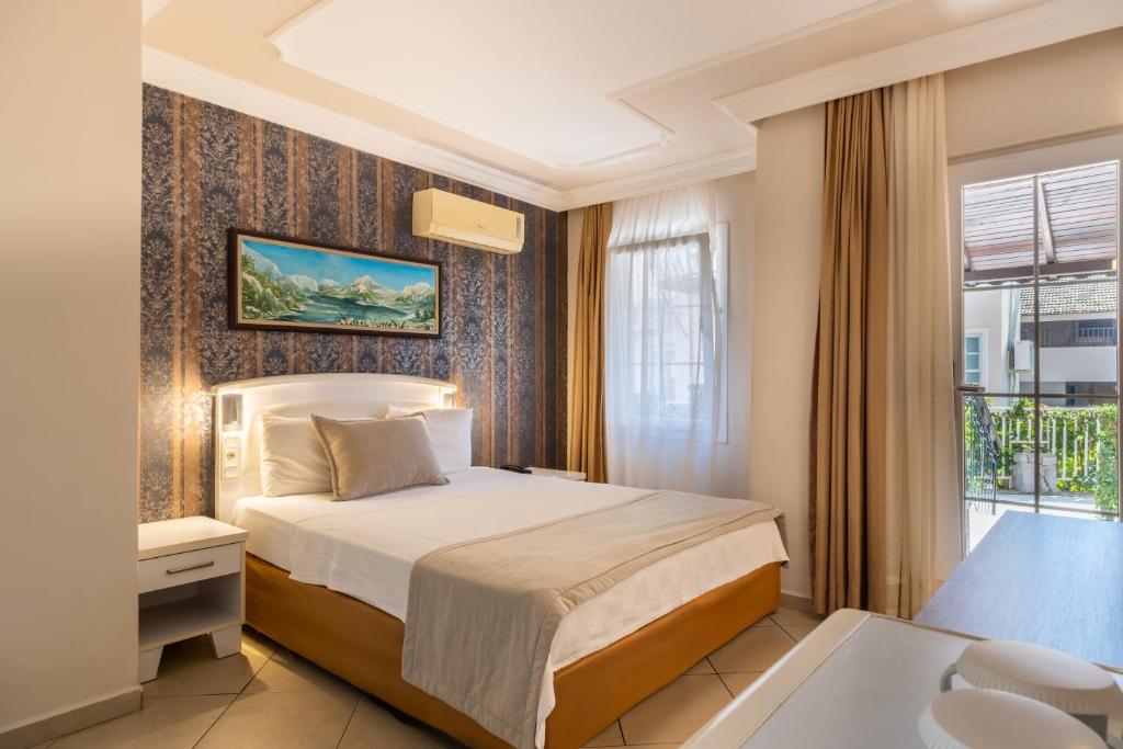 Nicholas Park Hotel - 