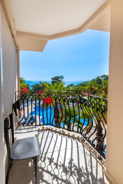Nicholas Park Hotel - 