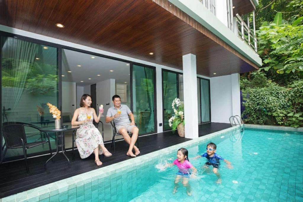 Hosté ubytování 4BR Villa B5 with Pool, Vibrant Life at Kata Beach - UTK5