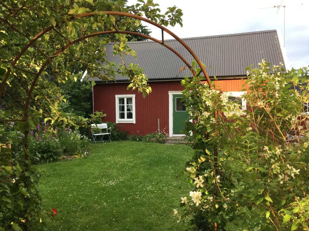 Un jardín fuera de Tyras stuga