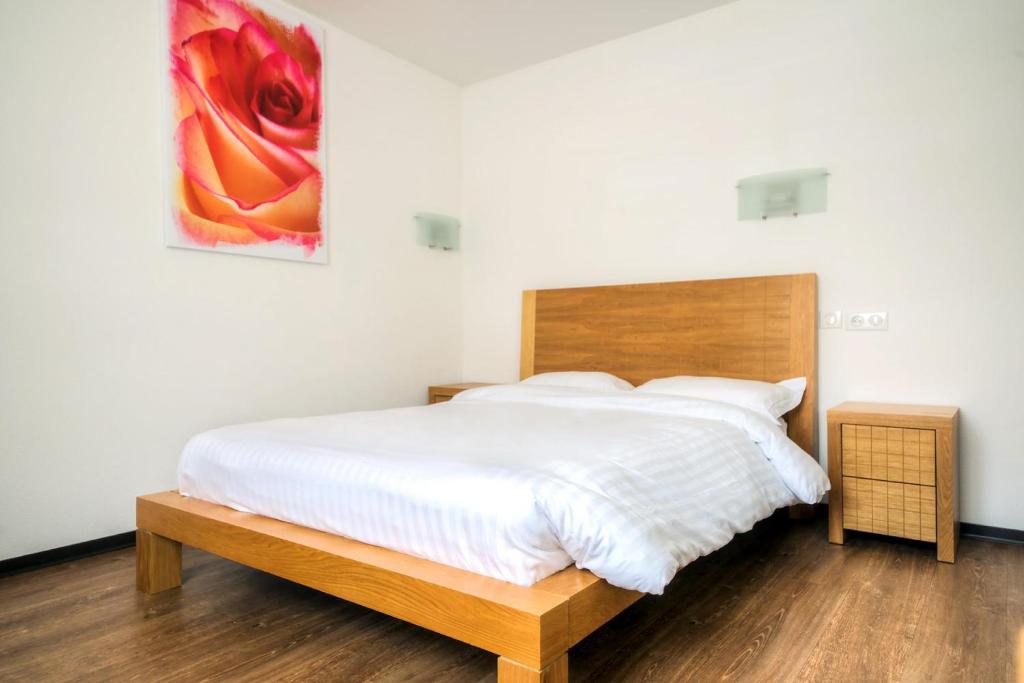 Postel nebo postele na pokoji v ubytování Comfort Aparthotel Mutzig Portes d'Alsace
