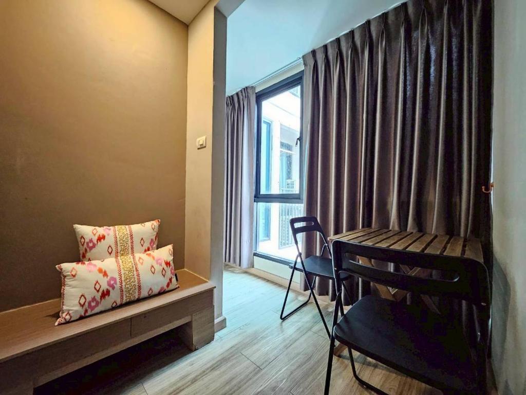 A curtained window-side table with two chairs and a built-in bench.