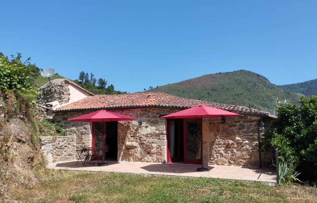 En generel udsigt til bjerge eller udsigt til bjerge taget fra pensionatet