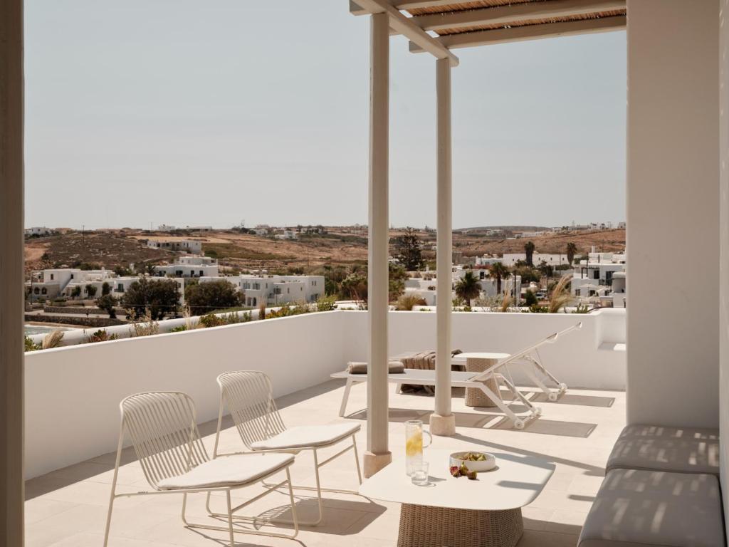 Akria Seaside Suites - 11