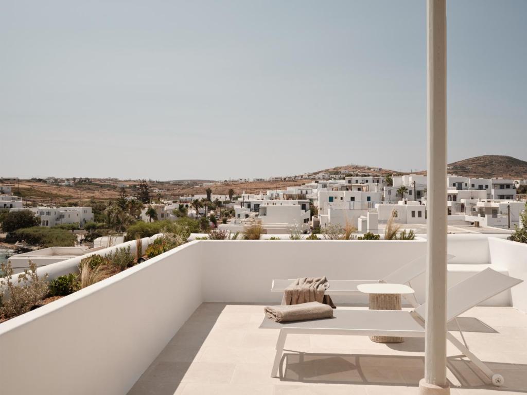 Akria Seaside Suites - 12