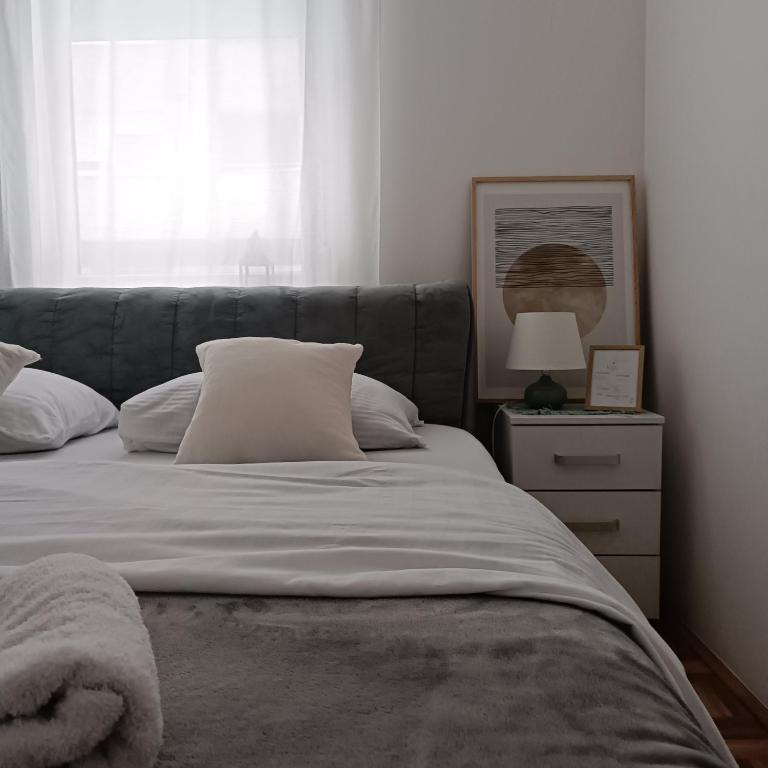 Ένα ή περισσότερα κρεβάτια σε δωμάτιο στο Ellena apartment