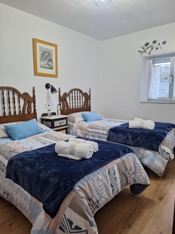 a bedroom with two beds with towels on them at Bajo los nidos 2 in San Emiliano