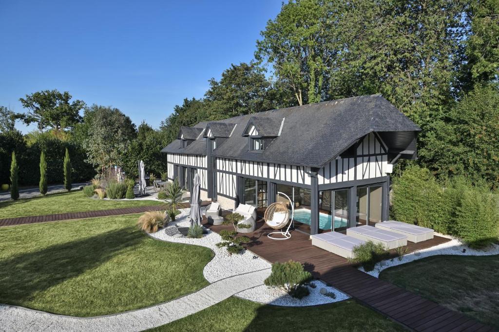 Zahrada ubytování Le Jardin des Hespérides - Piscine intérieure, Jacuzzi et Sauna