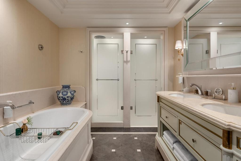 Shangri-La Paris - 5