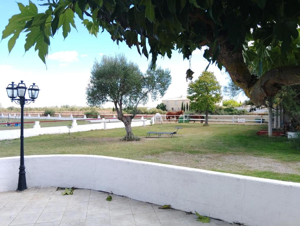 Zahrada ubytování Appartement avec jardinet dans mas équestre