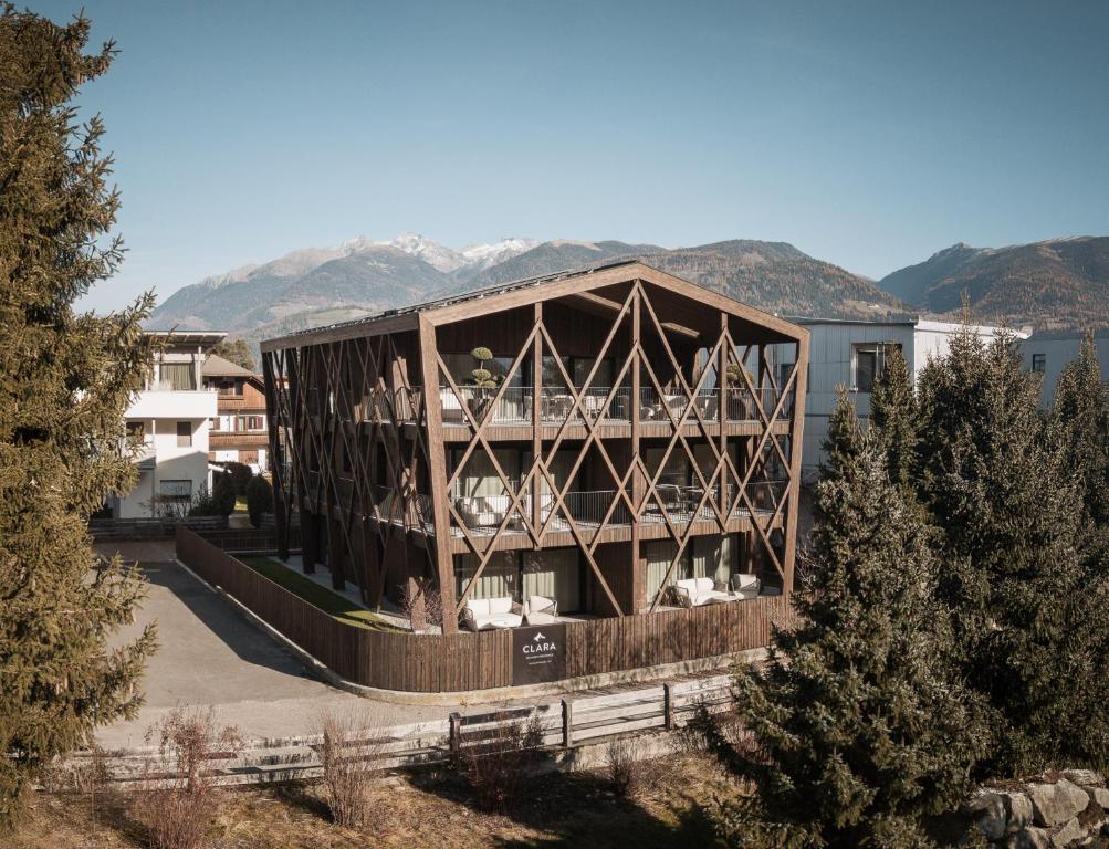 Nespecifikovaný výhled na hory nebo výhled na hory při pohledu z aparthotelu