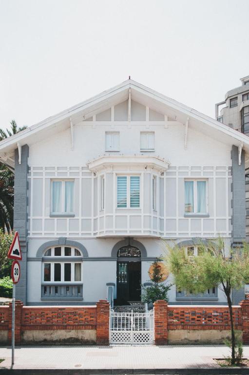 Το κτήριο όπου στεγάζεται  το hostel