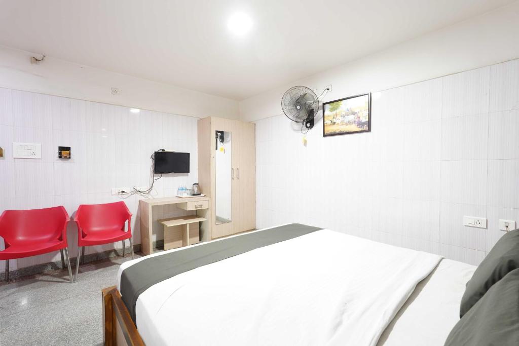 Μια τηλεόραση ή/και κέντρο ψυχαγωγίας στο POP 83654K Mahalakshmi Inn