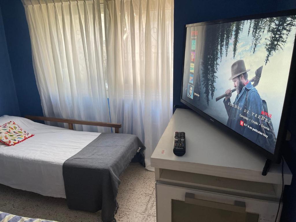 Μια τηλεόραση ή/και κέντρο ψυχαγωγίας στο La Clementina 3