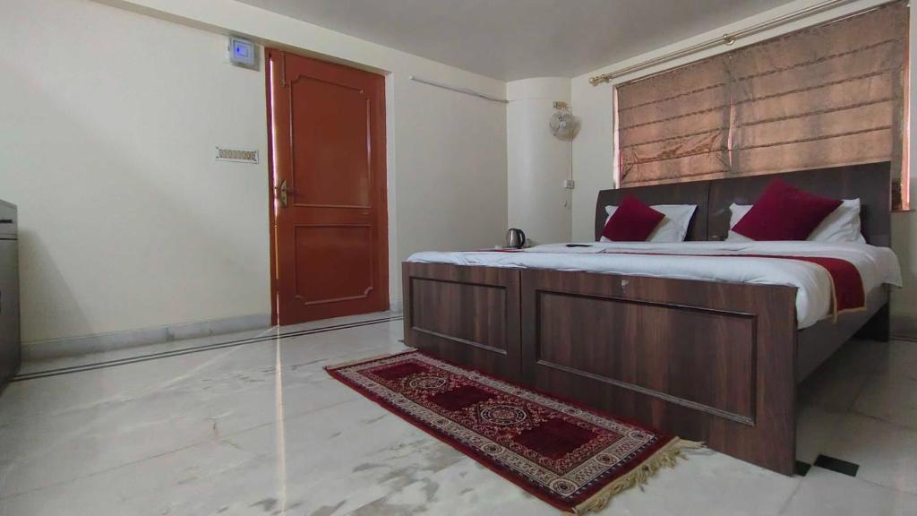 Postel nebo postele na pokoji v ubytování Collection O Upasana Park Newtown Formerly Hotel Nirwana