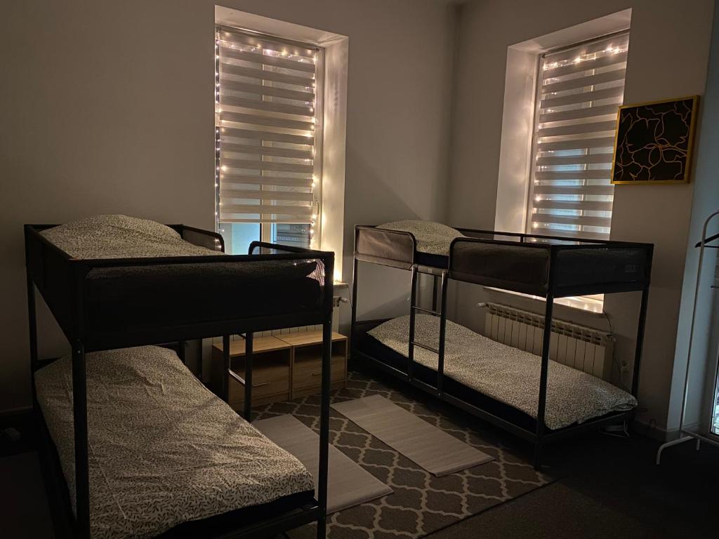 Ένα ή περισσότερα κρεβάτια σε δωμάτιο στο Hostel PEREMOGA