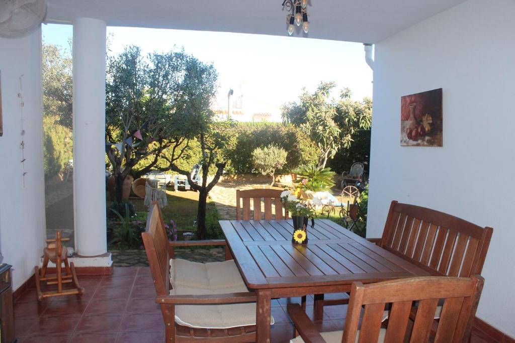 a wooden table and chairs in a room with a window at Ca Margarita in Benegida