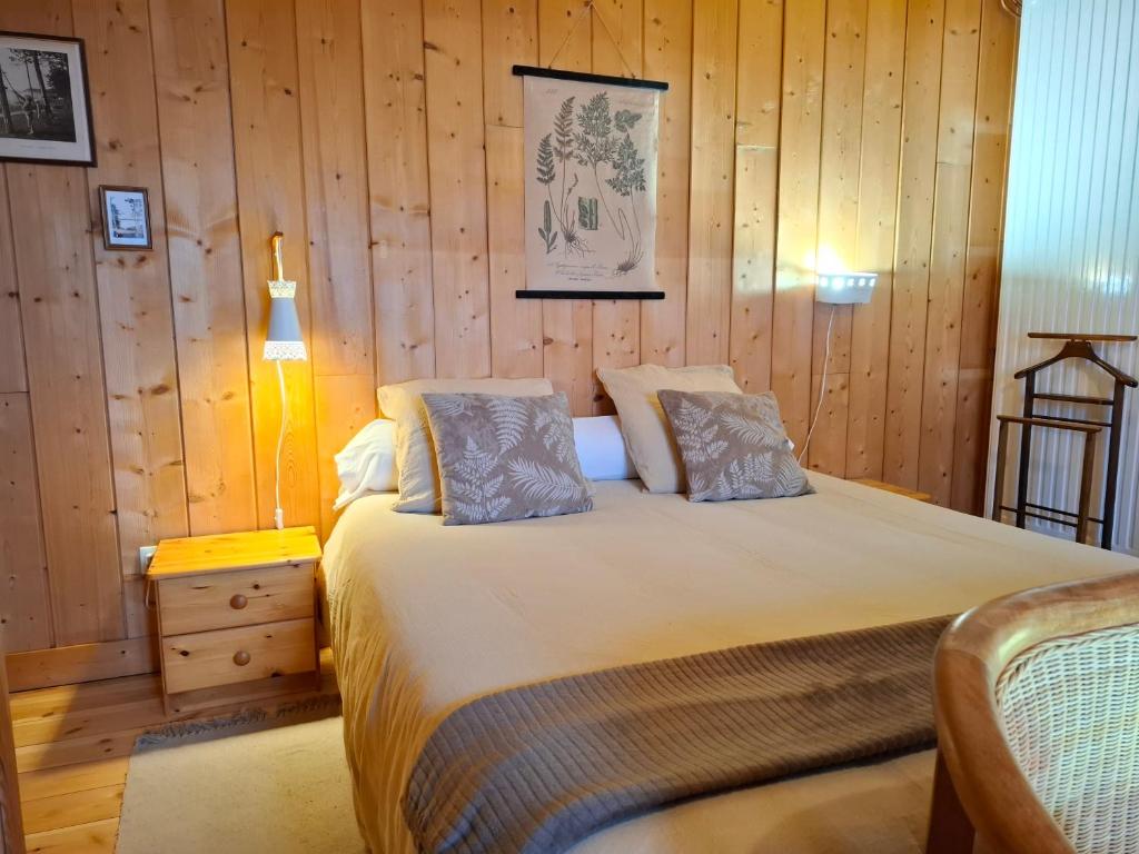 Postel nebo postele na pokoji v ubytování Maison d'hôtes Les Gravets