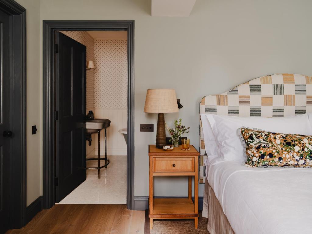 Voodi või voodid majutusasutuse Luxury Stay in Heart of the Cotswolds toas