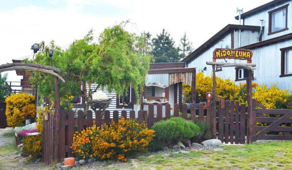 a wooden fence in front of a house at Nido de Luna in El Calafate