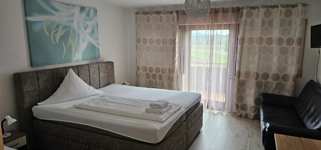 Postel nebo postele na pokoji v ubytování Hotel Rosenbach