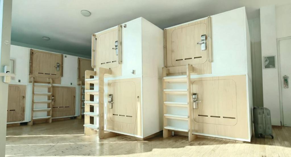 Heart of Gold Hostel & Capsules Berlin - Eenpersoonscapsule Met Gedeelde Badkamer