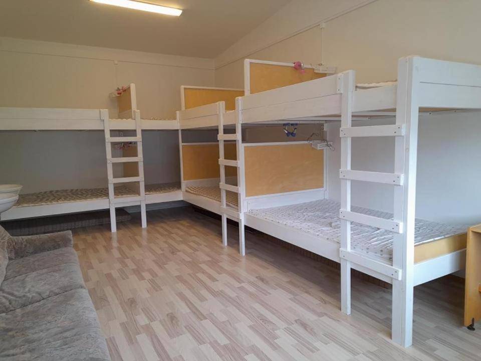 Postel nebo postele na pokoji v ubytování Bergistangi Hostel