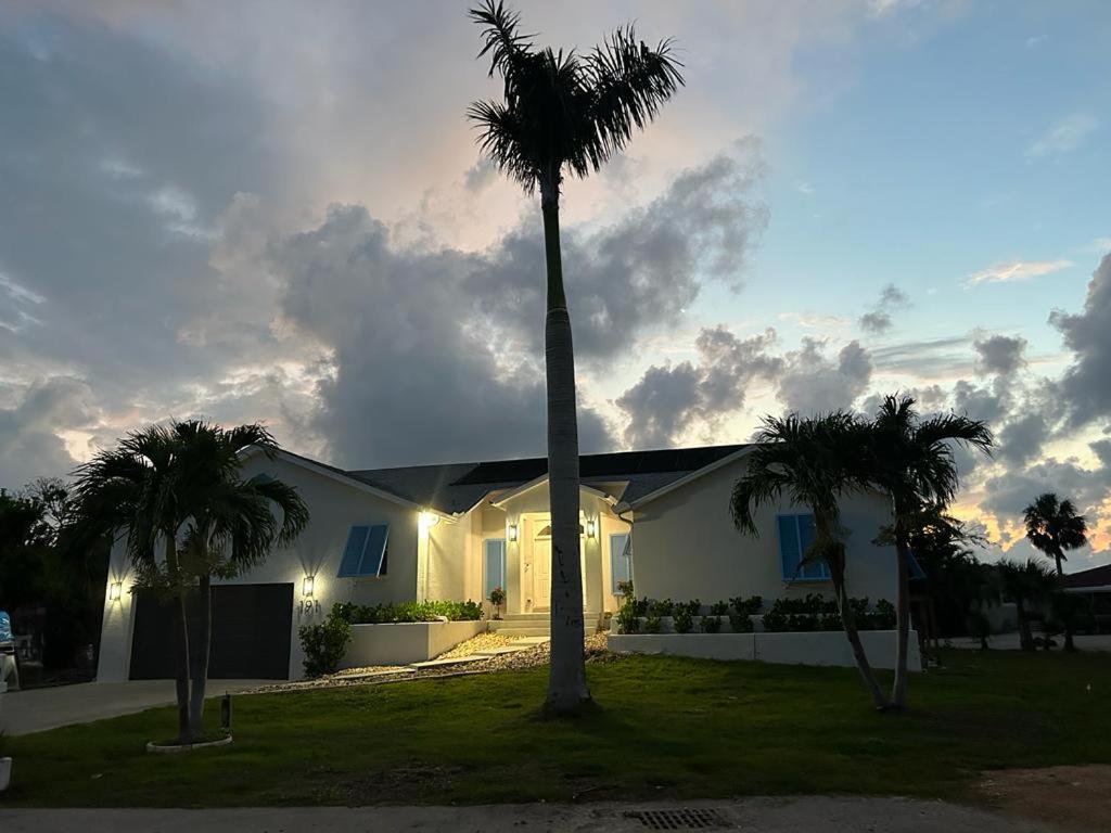 Το κτήριο όπου στεγάζεται  η βίλα