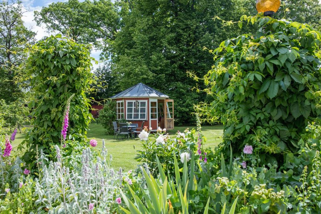 Zahrada ubytování Pensionat Lövängen, Ljugarn