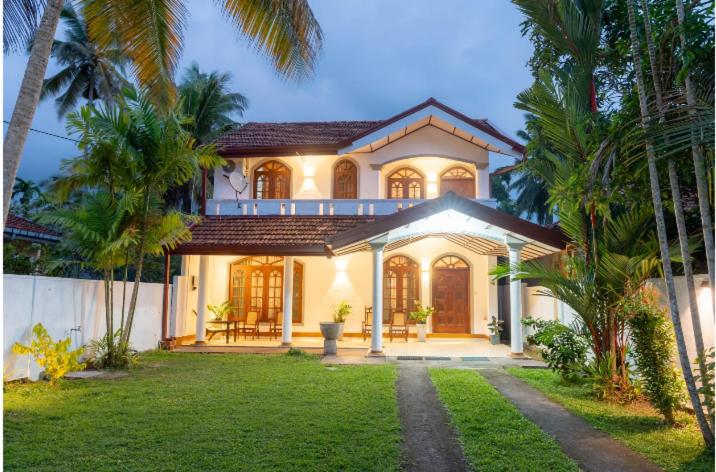 Κήπος έξω από το Ocean Glow Ahungalla