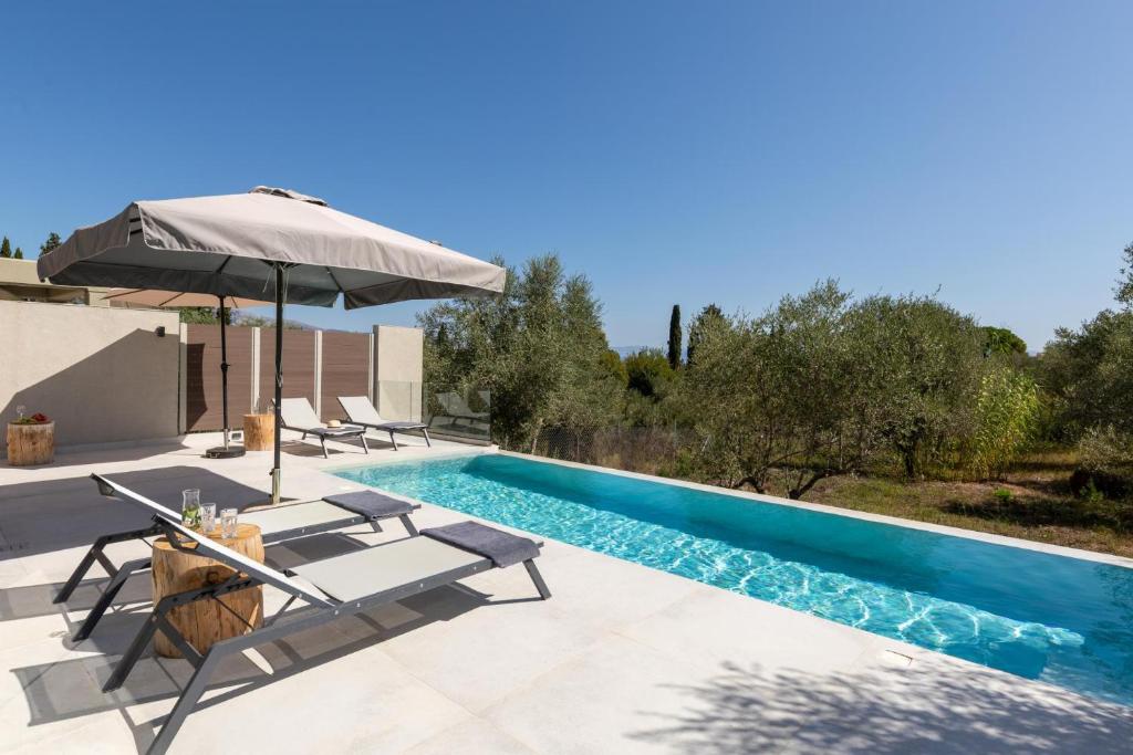 Swimmingpoolen hos eller tæt på Theofania by Vintage Travel