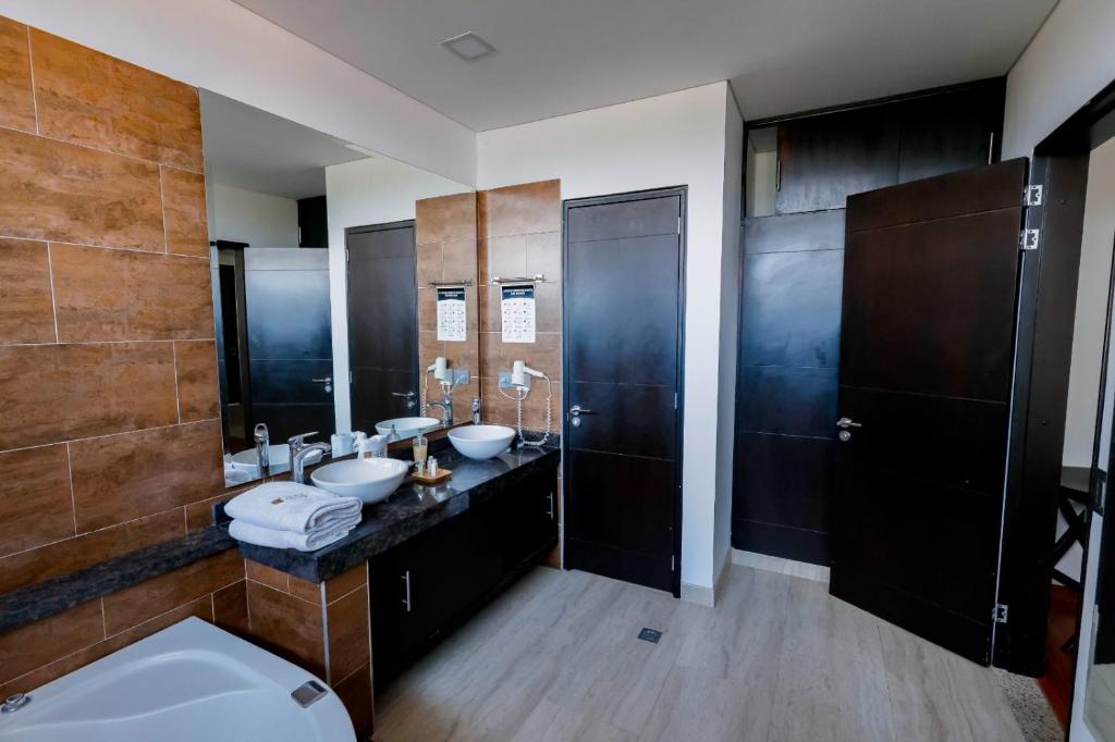 Un baño de Hotel Laverdieri