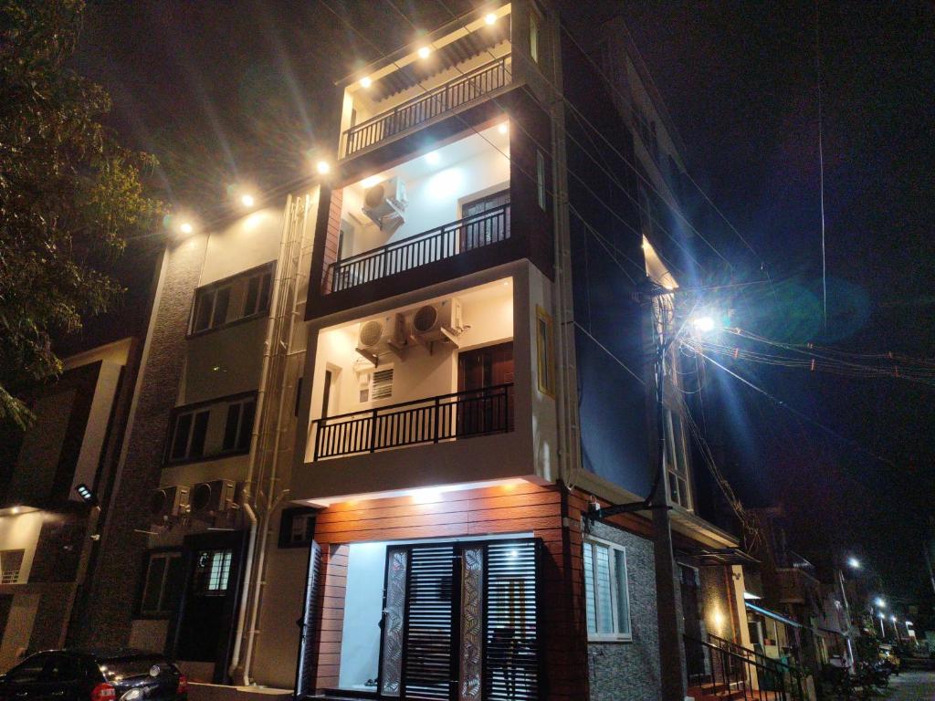 El edificio en el que está la habitación en casa particular