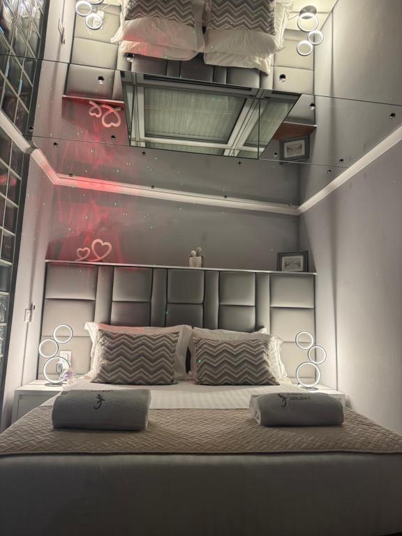 a bedroom with a large bed in a room at Fonte Retreat Premium Suite in Sandim