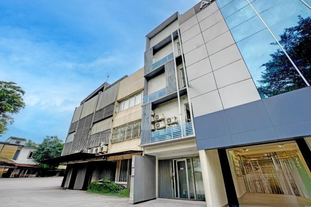 Tòa nhà nơi khách sạn tọa lạc