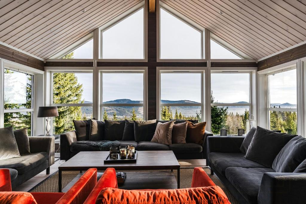 Posezení v ubytování Mountain Cabin With Ski Inout In Trysil