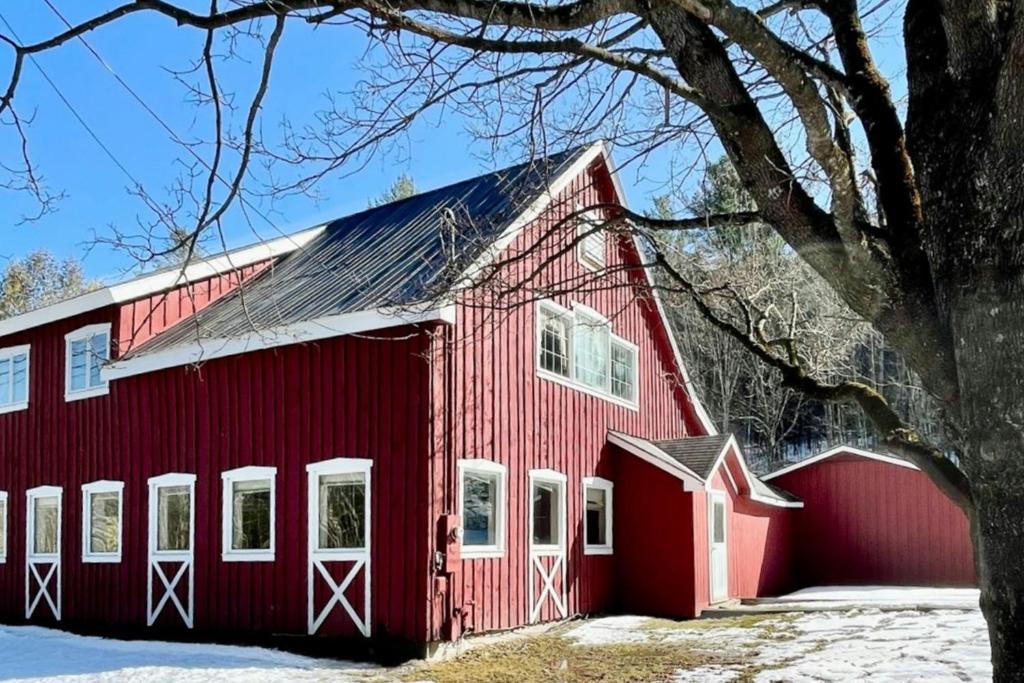 Το κτήριο όπου στεγάζεται  το διαμέρισμα