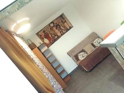 Posezení v ubytování Studio avec sa terrasse et son jardinet dans un écrin de verdure