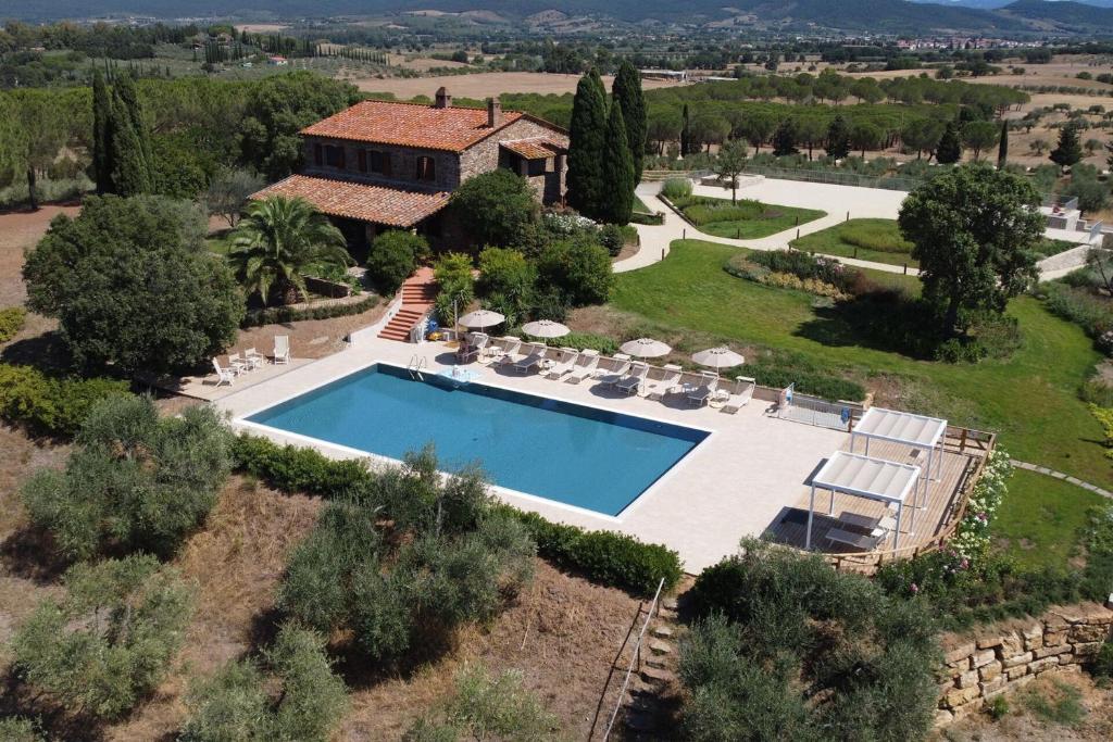 La alberca dentro o cerca de Villa Pierotta by MMega