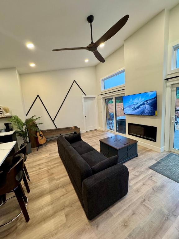 Μια τηλεόραση ή/και κέντρο ψυχαγωγίας στο Stagecoach NH Riverfront Access