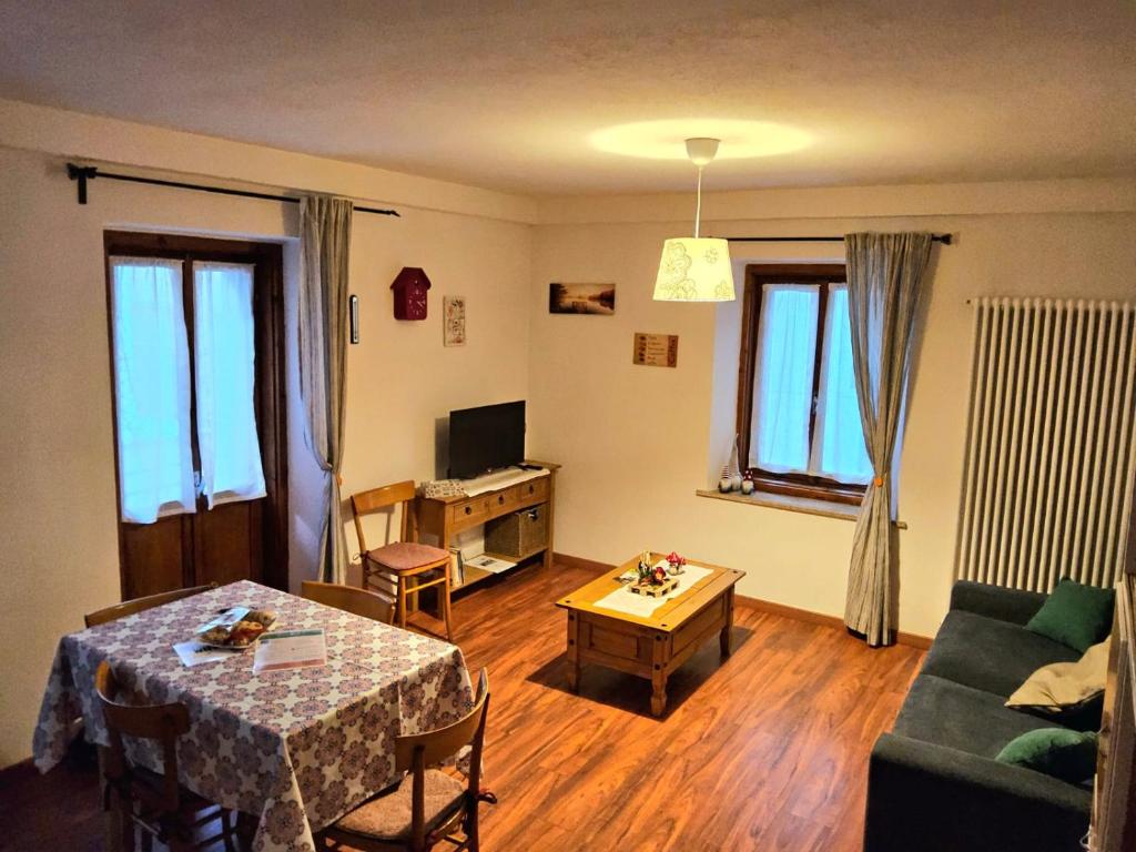 Μια τηλεόραση ή/και κέντρο ψυχαγωγίας στο Appartamento Sorapiss