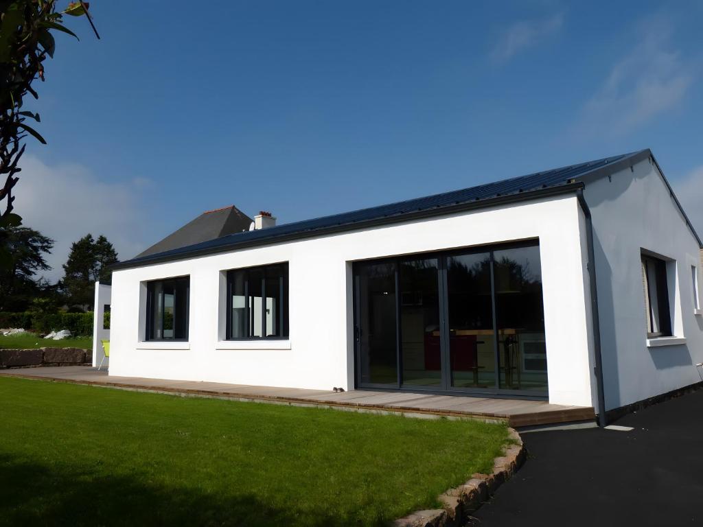 Το κτήριο όπου στεγάζεται  η παραθεριστική κατοικία