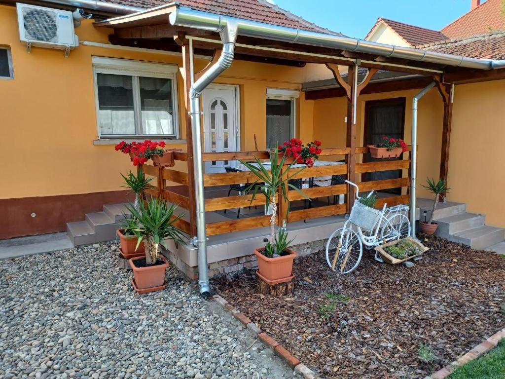 Tòa nhà nơi căn hộ tọa lạc