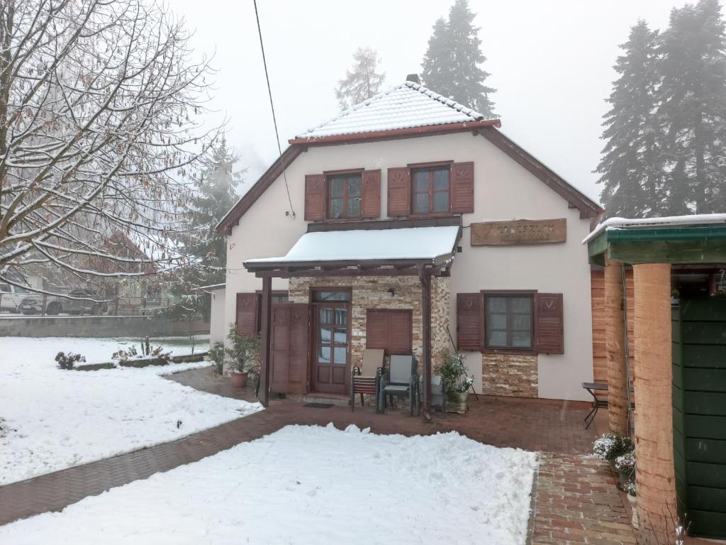 Το Hétházpuszta Erdészlak τον χειμώνα