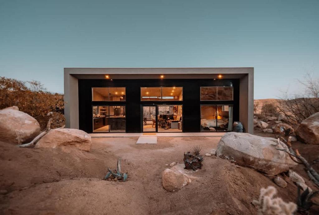 Το κτήριο όπου στεγάζεται  η παραθεριστική κατοικία