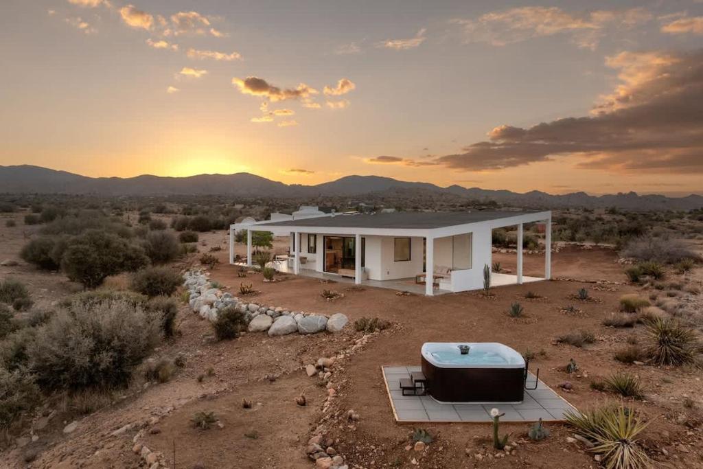 a house in the middle of the desert at Nexus By The Cohost Company in Pioneertown
