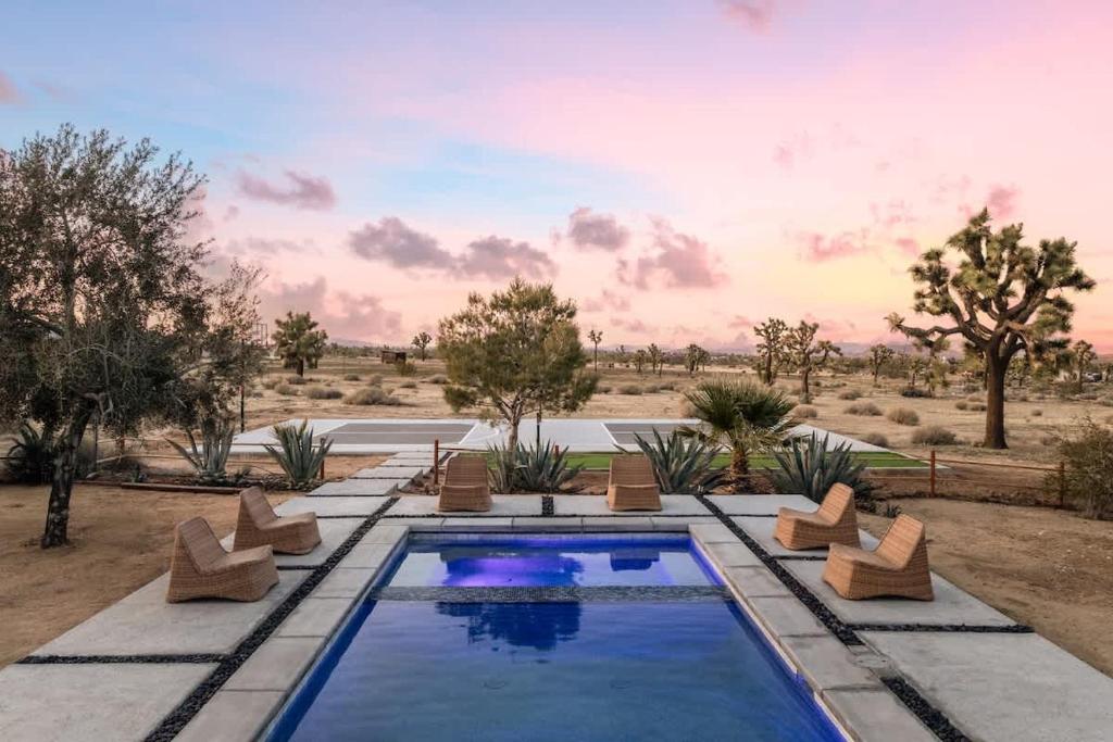 Πισίνα στο ή κοντά στο Sunset Grove By The Cohost Company