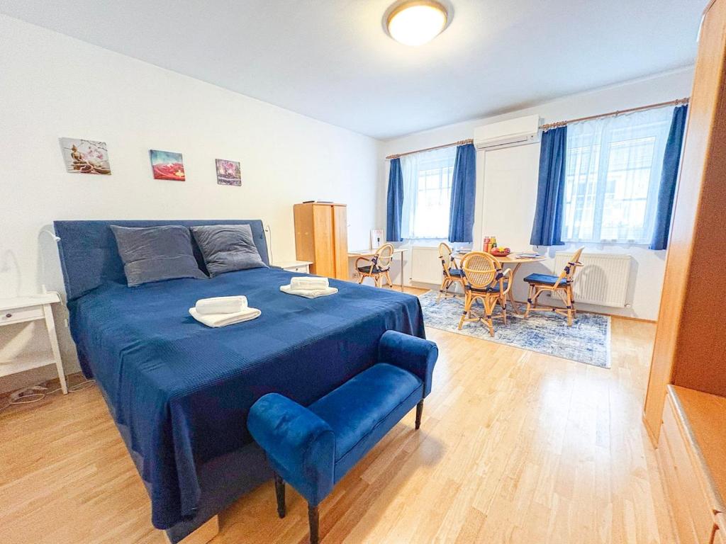 Studio with balcony, In center, AC